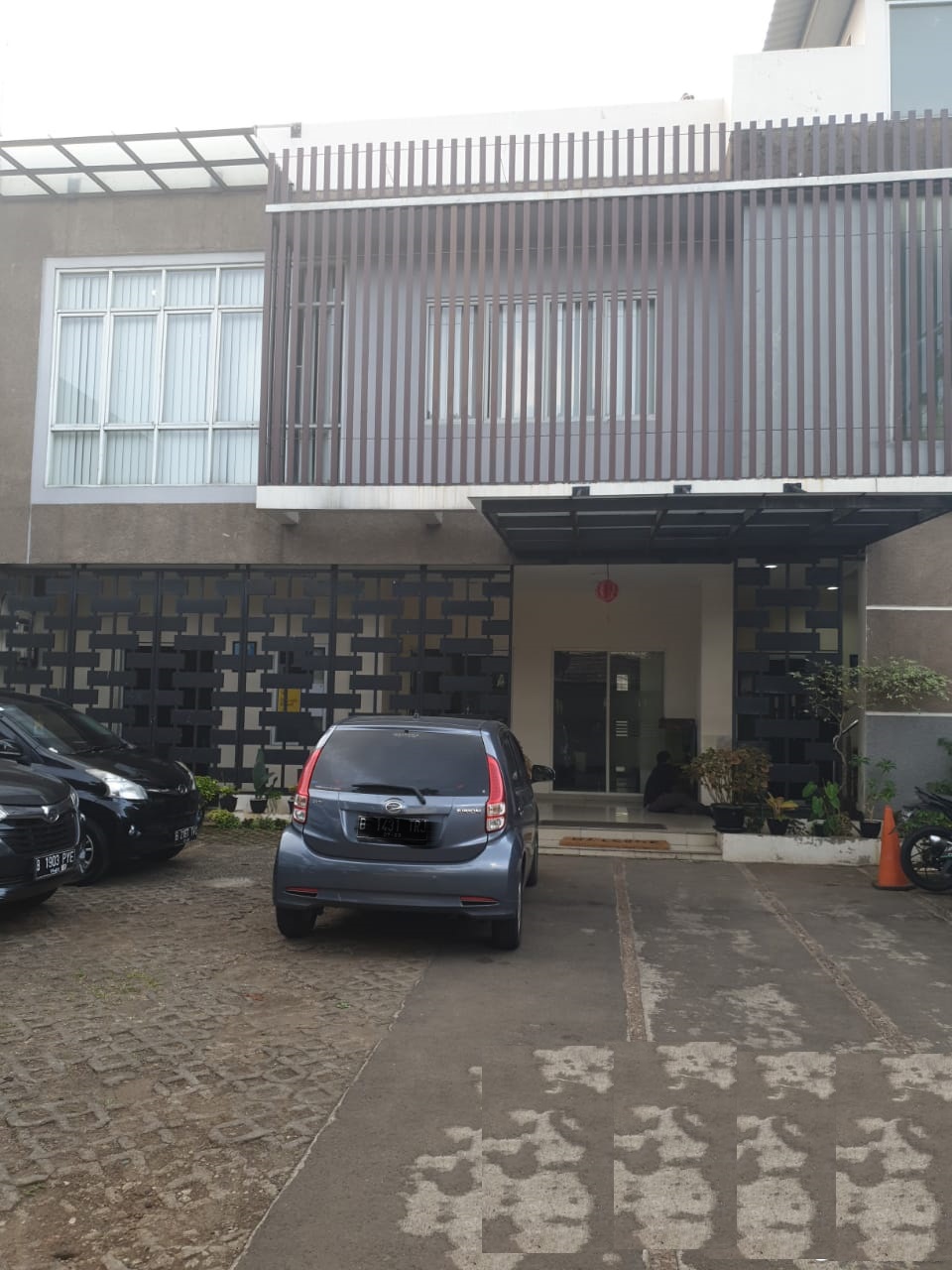 Dijual dan Disewakan mini building/ruko 2 lantai di Pasar Rebo