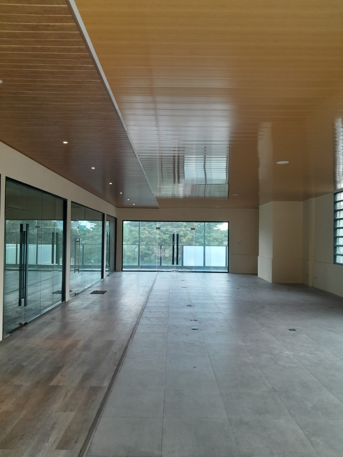 Cocok Kantor/Beauty Clinic/Cafe, pinggir jalan raya area Gandari