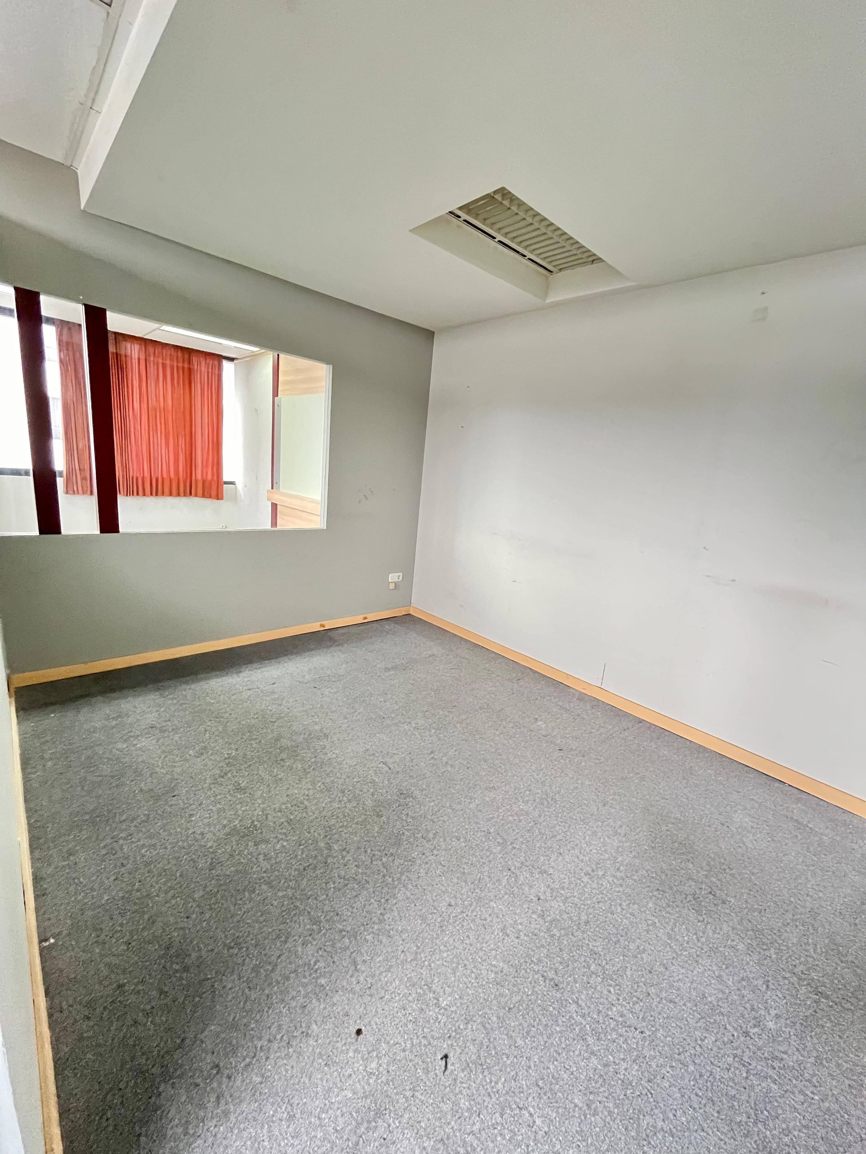 Sewa Ruang Kantor Surabaya Pusat! Strategis Harga Kompetitif!