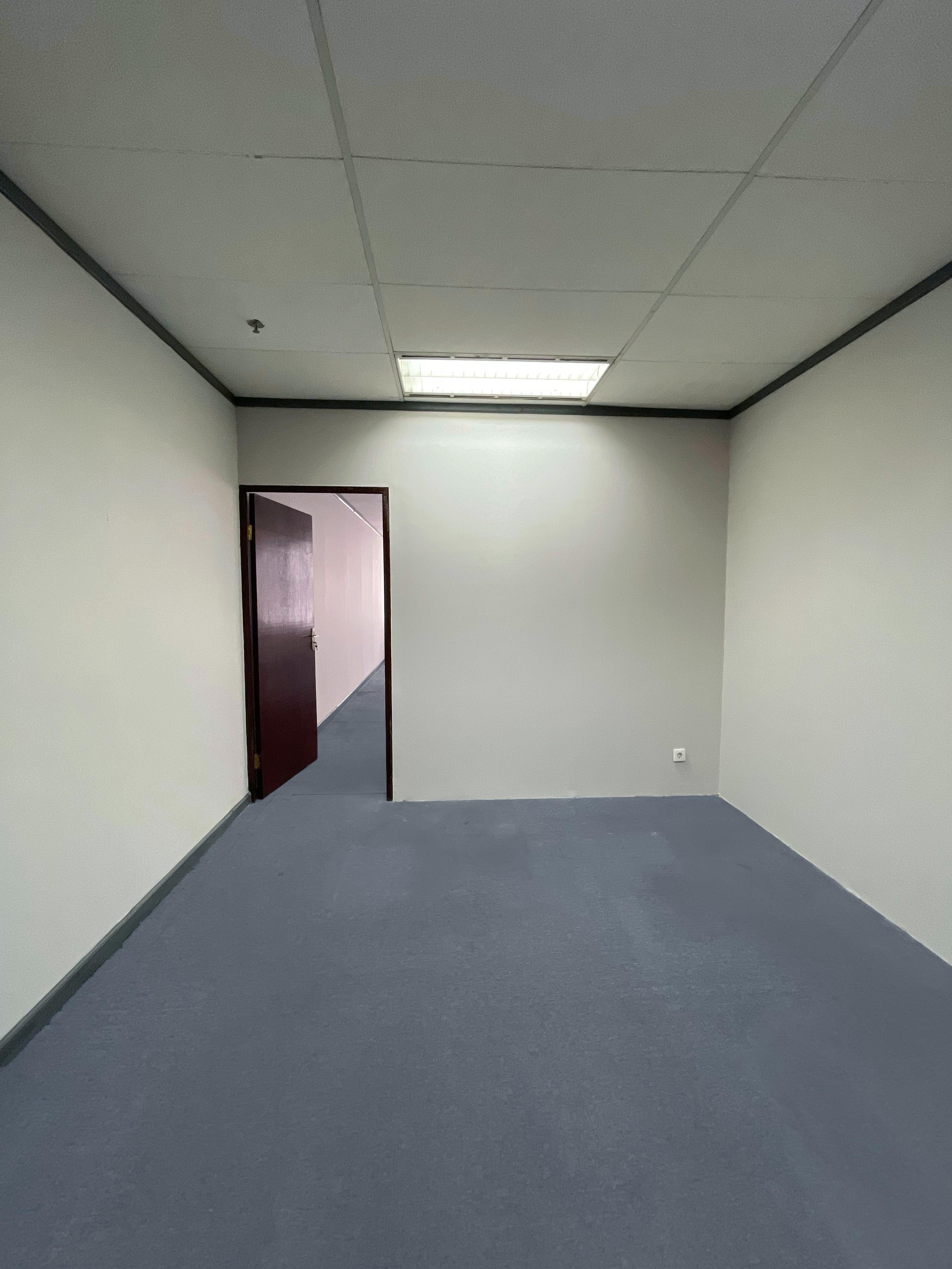 Sewa Ruang Kantor 70m² di Pusat Kota Surabaya Harga Kompetitif