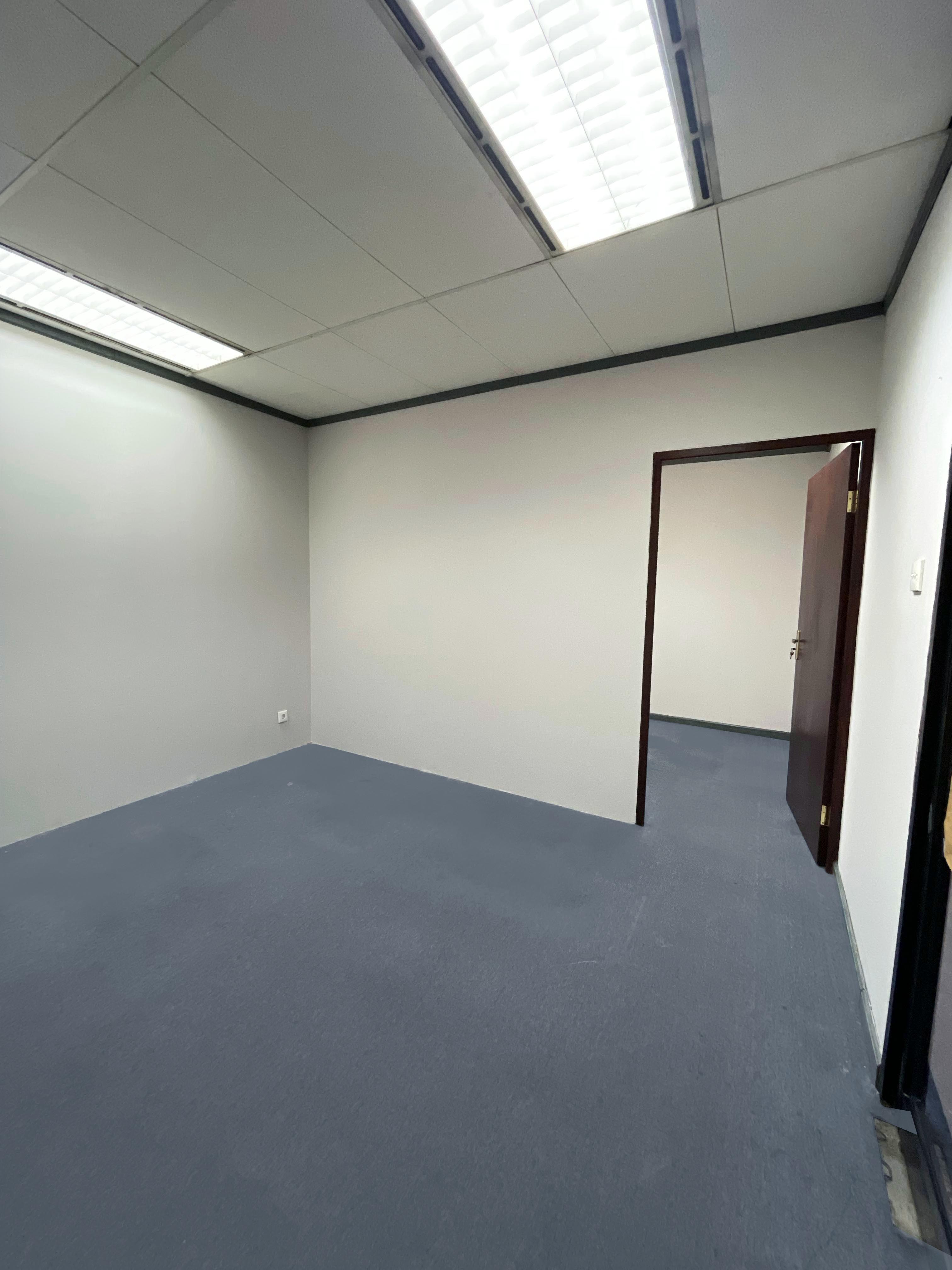 Sewa Ruang Kantor 70m² di Pusat Kota Surabaya Harga Kompetitif