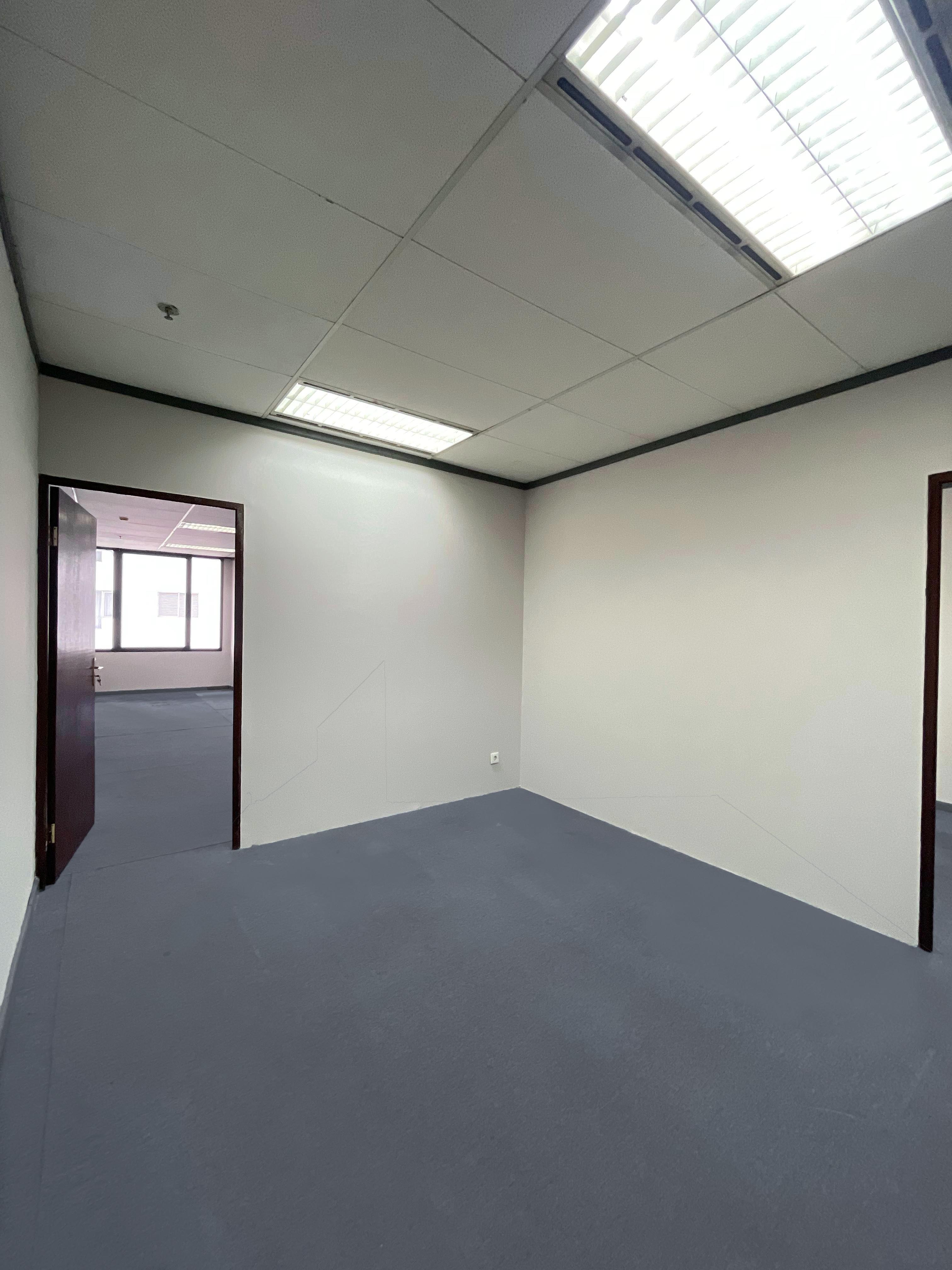 Sewa Ruang Kantor 70m² di Pusat Kota Surabaya Harga Kompetitif