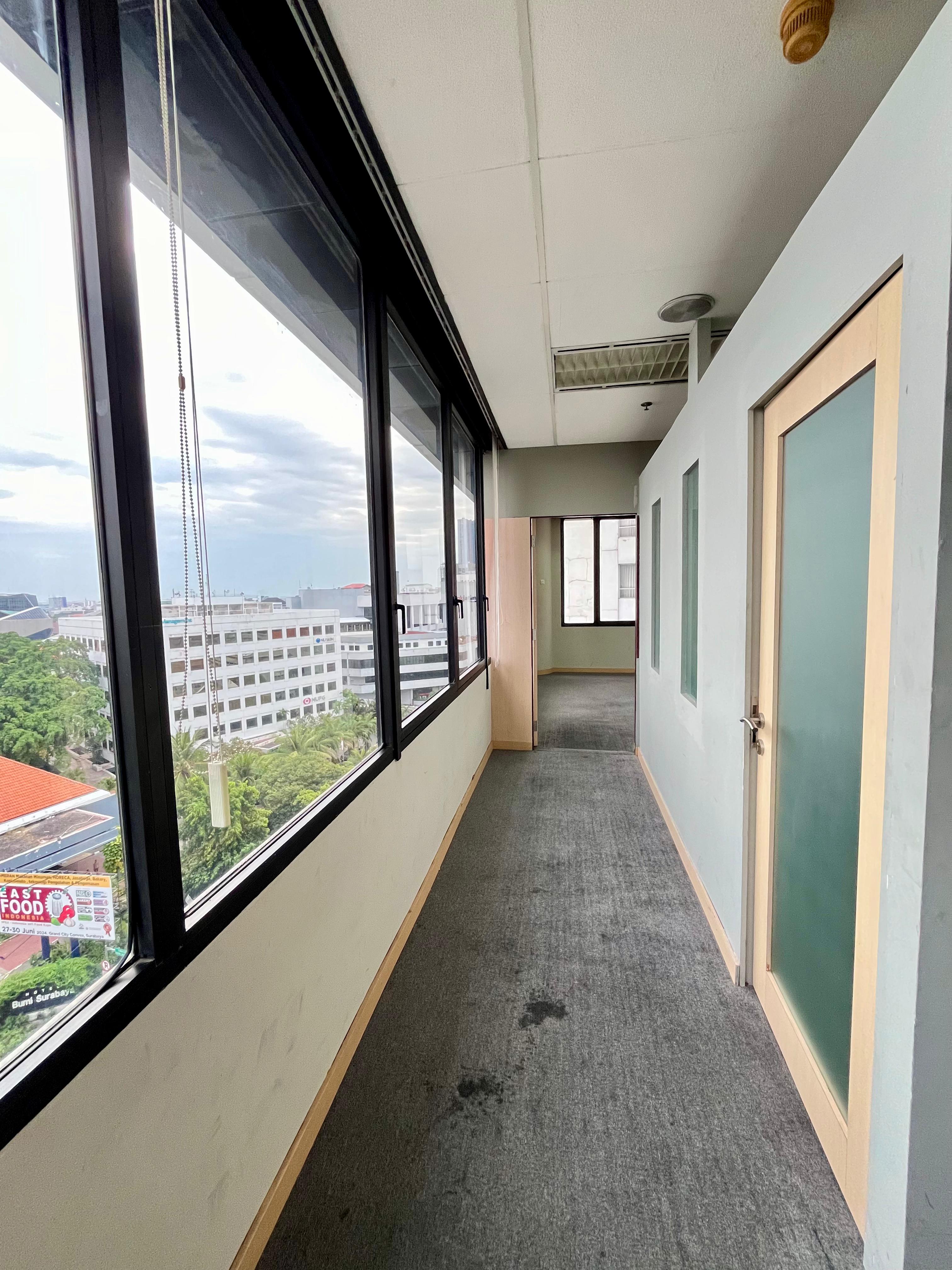 Sewa Ruang Kantor Surabaya Pusat! Strategis Harga Kompetitif!
