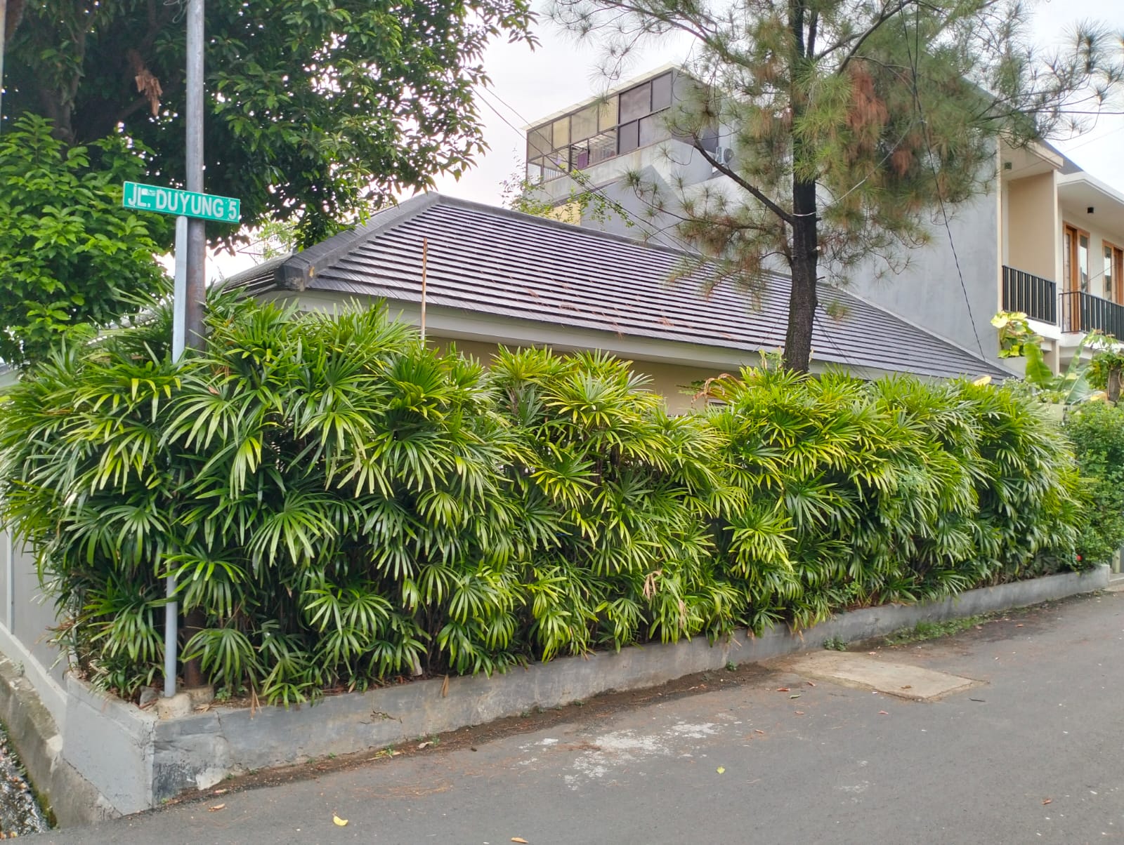 Dijual rumah komplek strategis cantik di Jati, Pulo Gadung