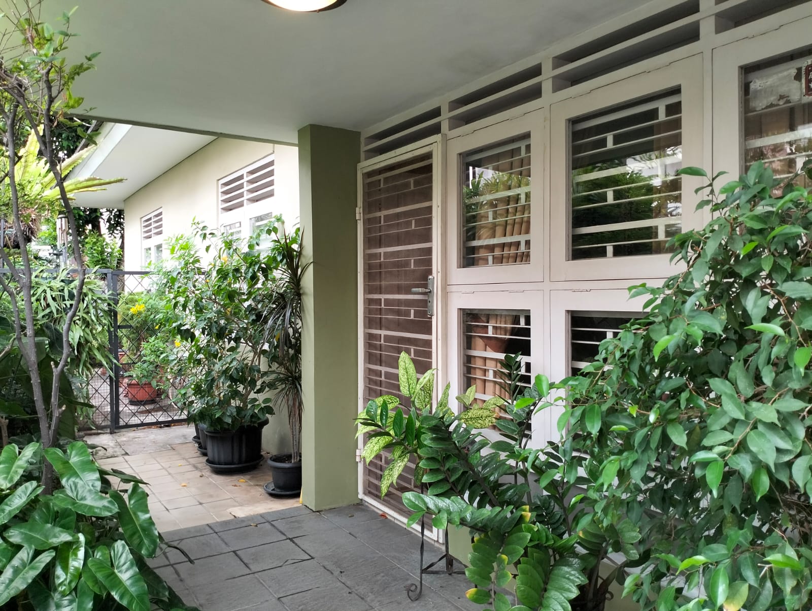 Dijual rumah komplek strategis cantik di Jati, Pulo Gadung