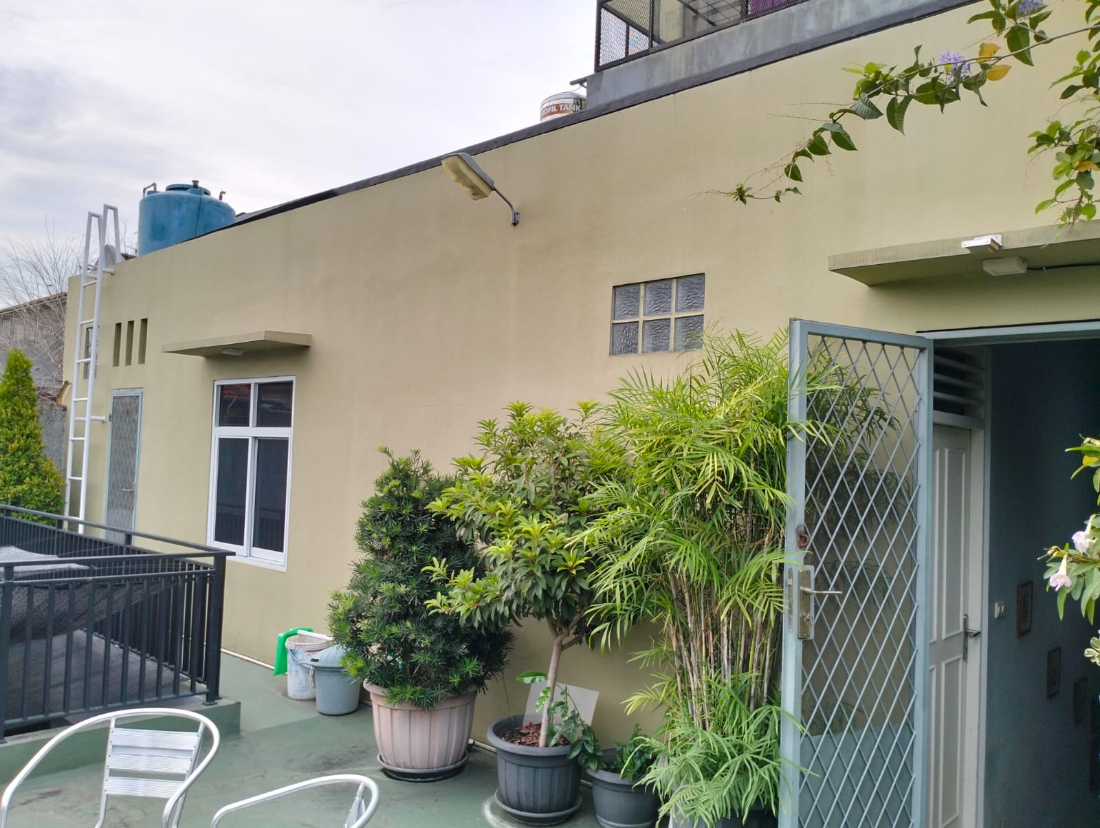 Dijual rumah komplek strategis cantik di Jati, Pulo Gadung