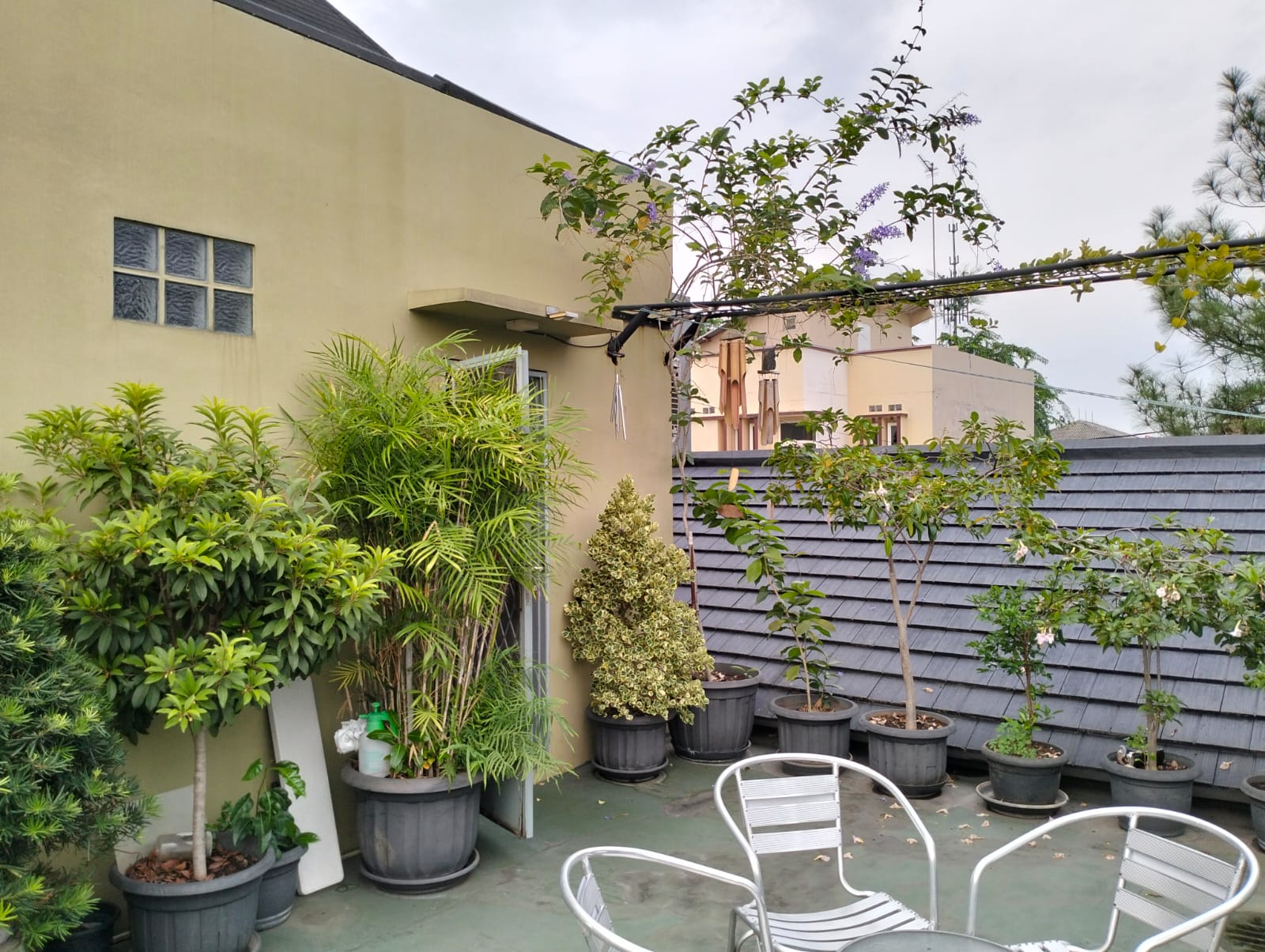 Dijual rumah komplek strategis cantik di Jati, Pulo Gadung