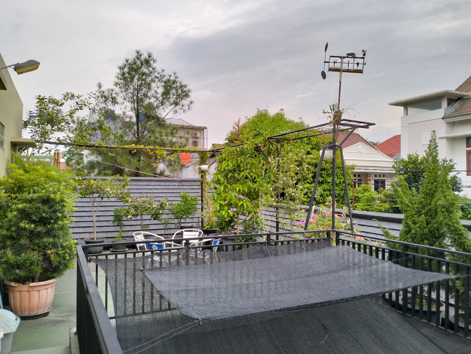 Dijual rumah komplek strategis cantik di Jati, Pulo Gadung
