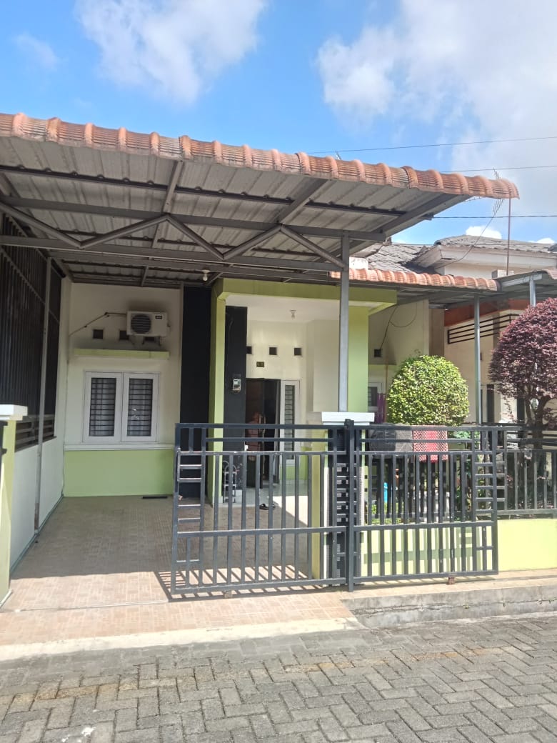Rumah hunian terawat di Medan Johor