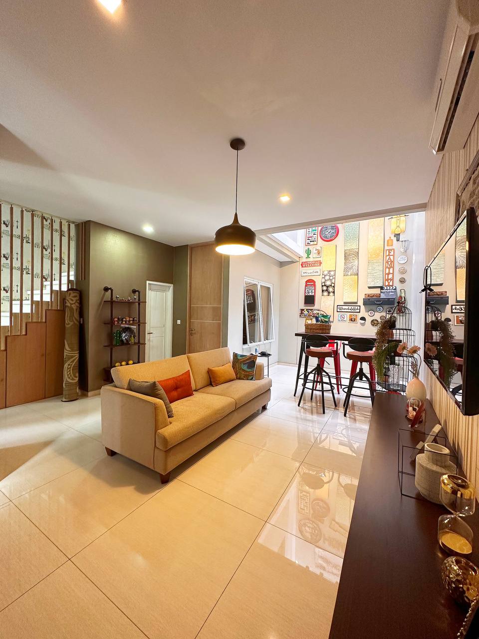 Rumah seken bonus furnish di Cipayung Jakarta Timur