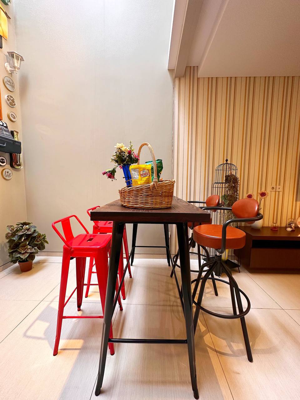 Rumah seken bonus furnish di Cipayung Jakarta Timur