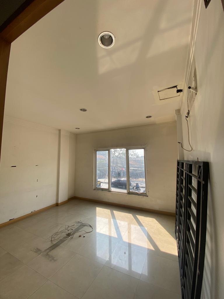 Disewakan ruko 3,5 lantai di Cawang, Kramat Jati, Jakarta Timur