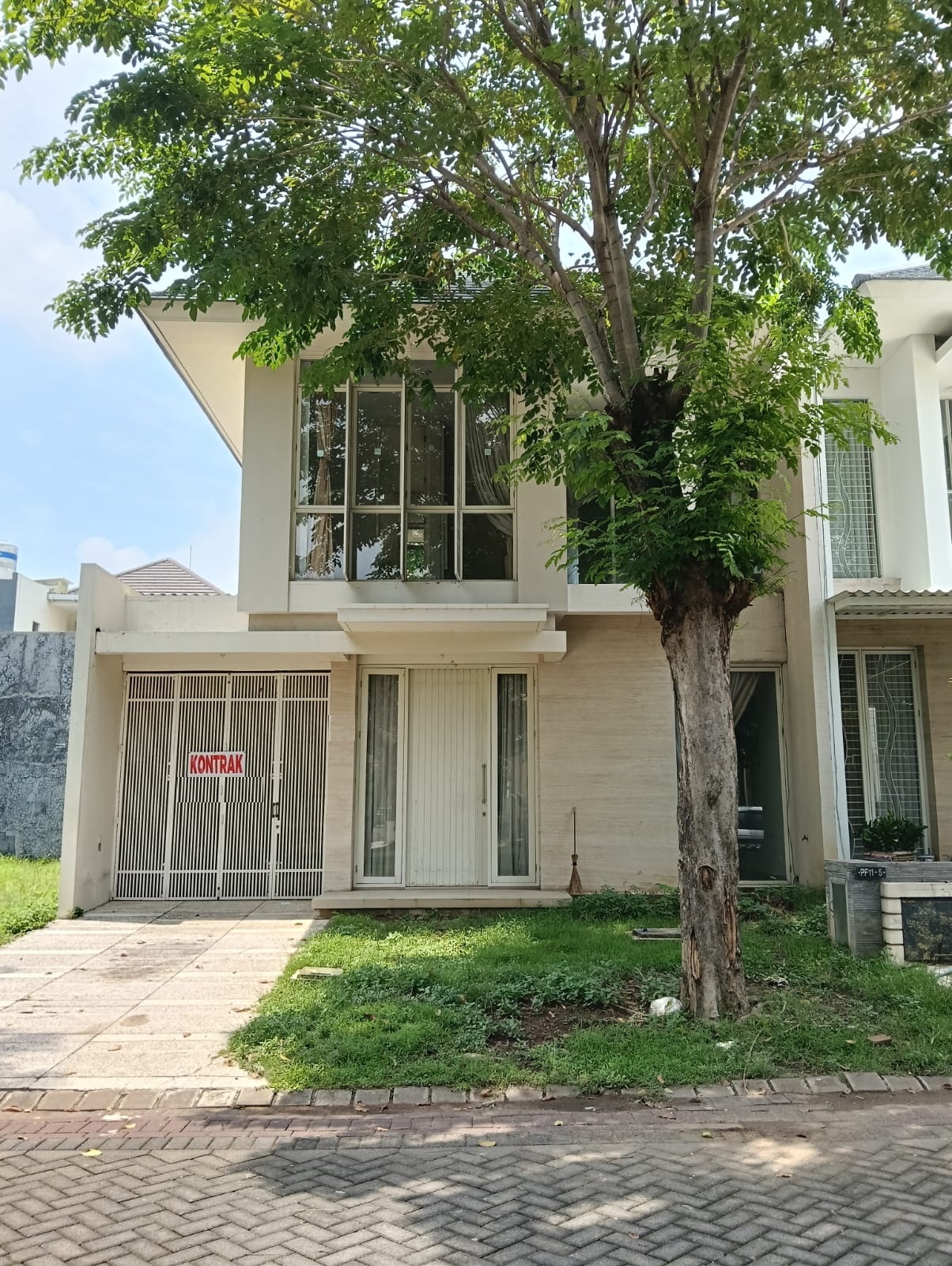 rumah disewakan pakuwon indah surabaya