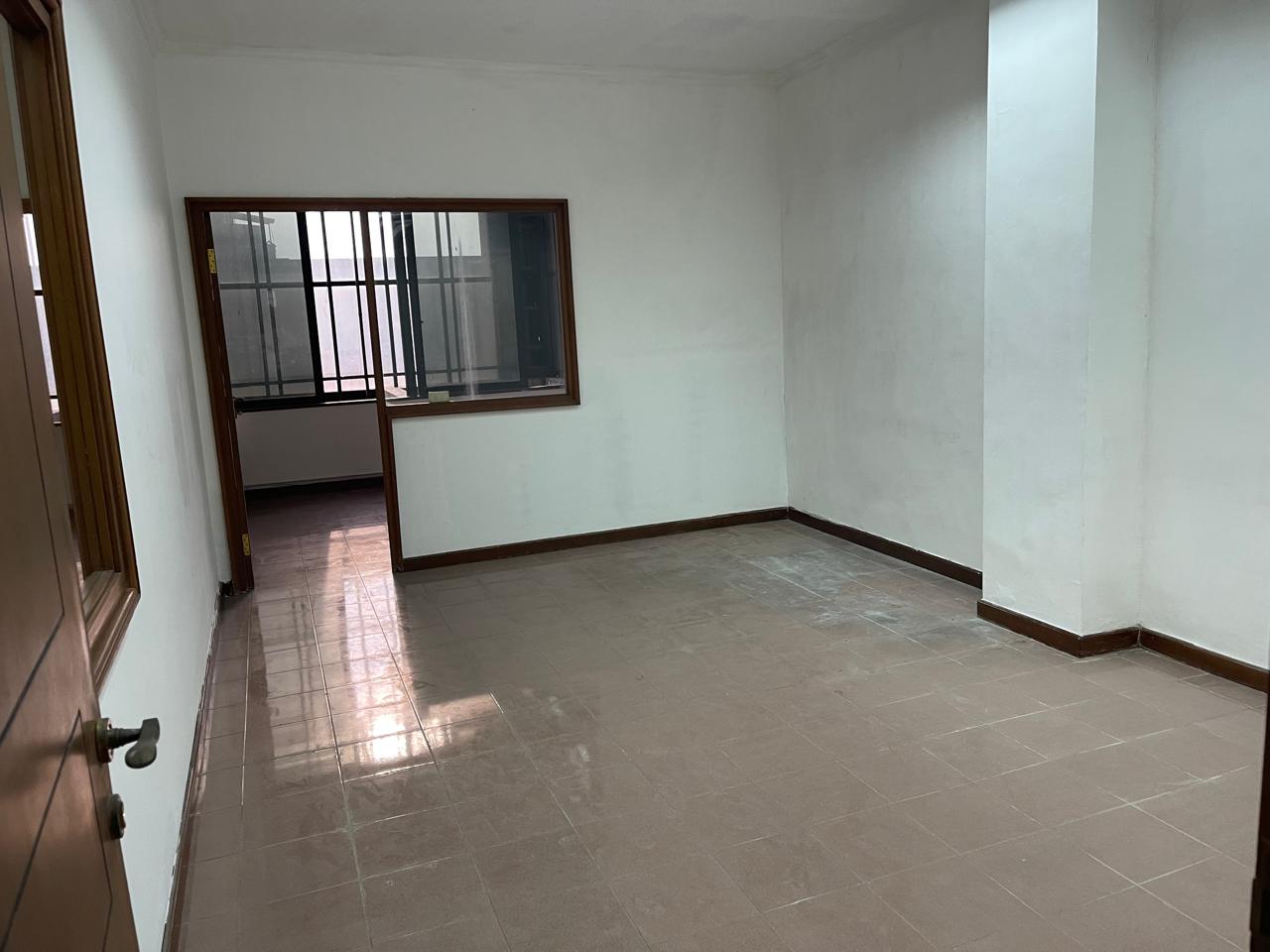 Disewakan ruko gandeng luas Jl. Panglima Polim, Melawai