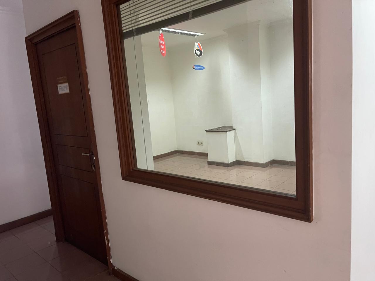 Disewakan ruko gandeng luas Jl. Panglima Polim, Melawai