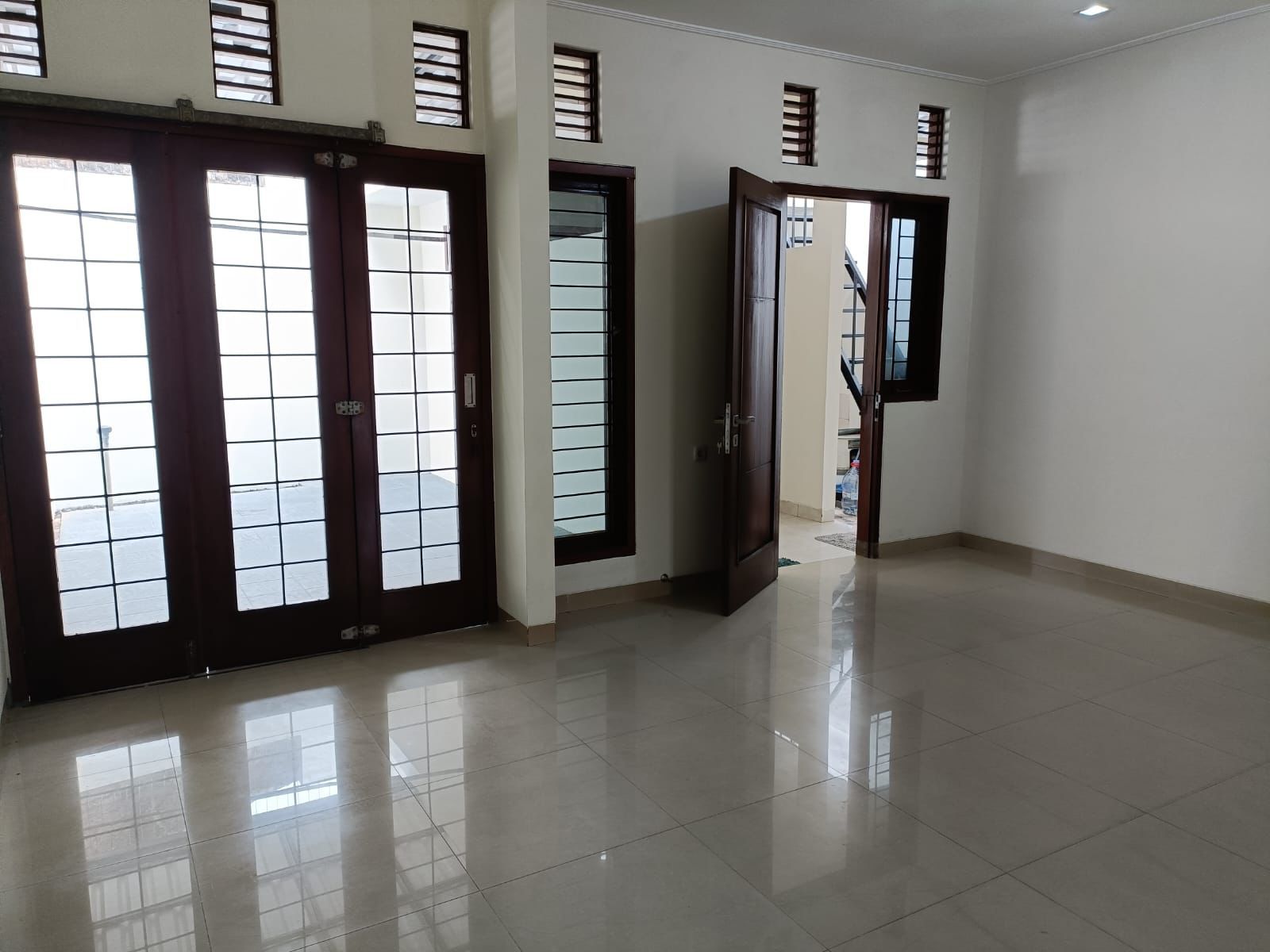 Dijual Rumah 2Lt strategis di wilayah Jagakarsa, Jaksel.