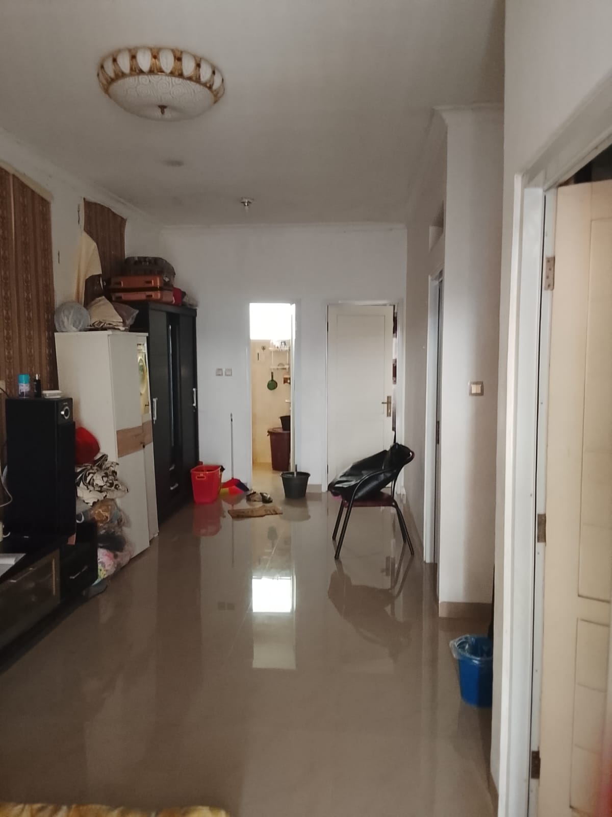 Dijual Rumah 2Lt strategis di komplek Ciater permai, Tangsel.