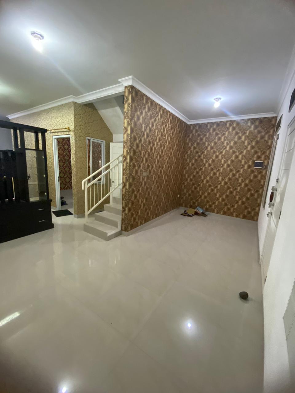Dijual Rumah 2Lt strategis di komplek Ciater permai, Tangsel.