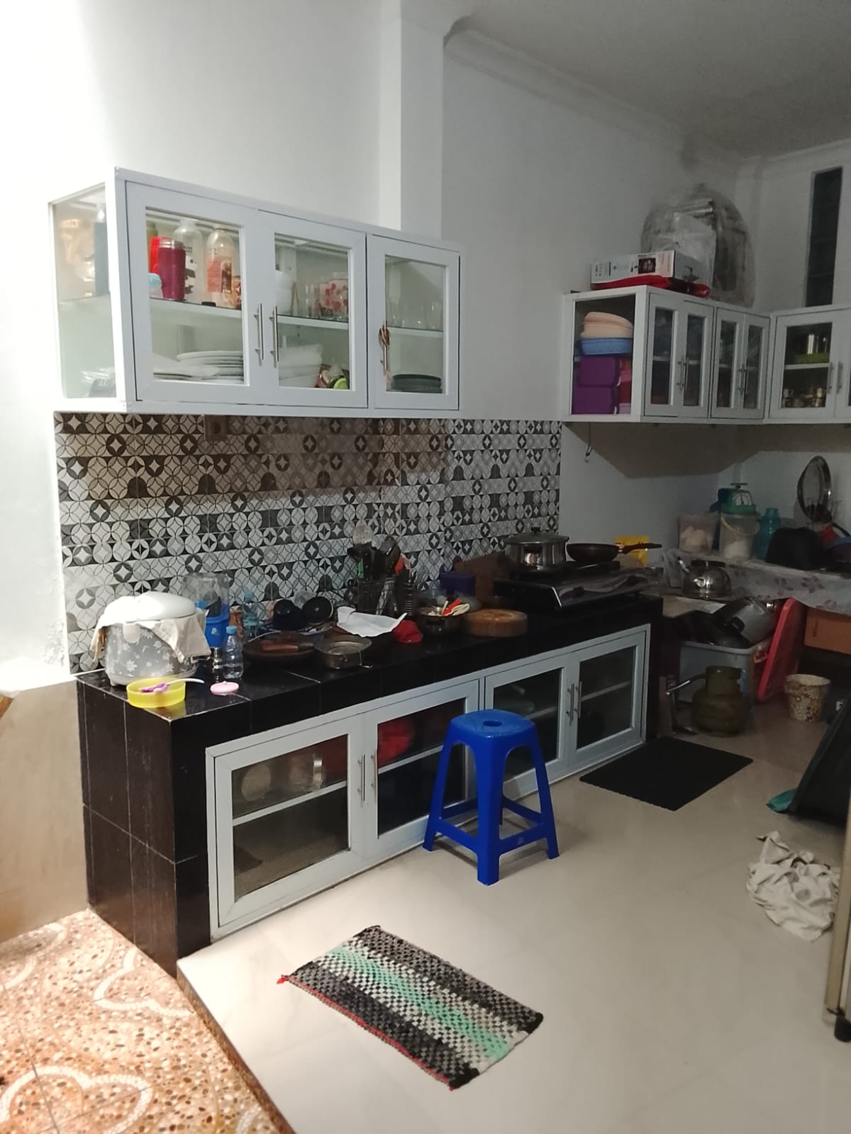 Dijual Rumah 2Lt strategis di komplek Ciater permai, Tangsel.