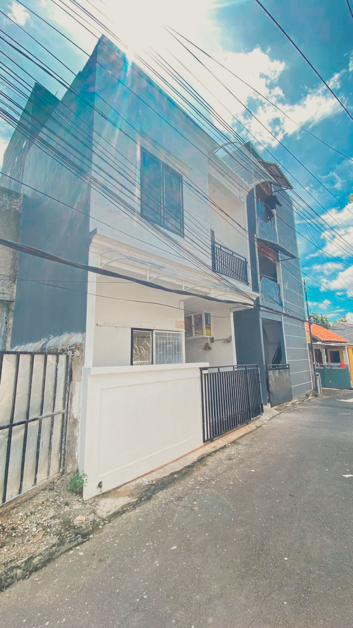 Dijual Rumah 2Lt semi furnished strategis di wilayah Jagakarsa,.