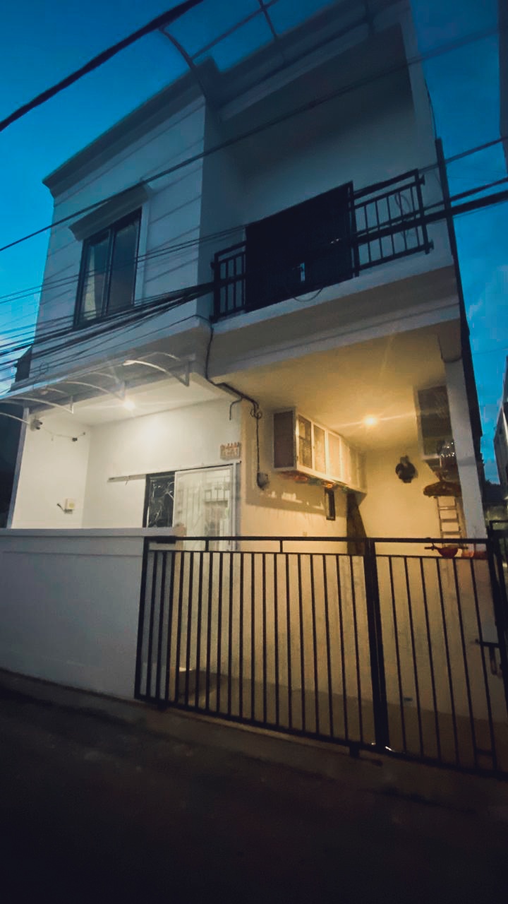 Dijual Rumah 2Lt semi furnished strategis di wilayah Jagakarsa,.