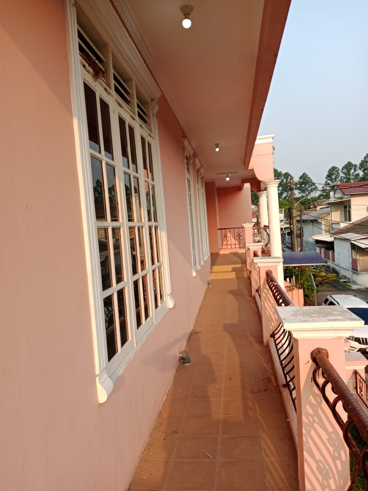 Dijual rumah komplek hook di Cikokol, Kota Tangerang