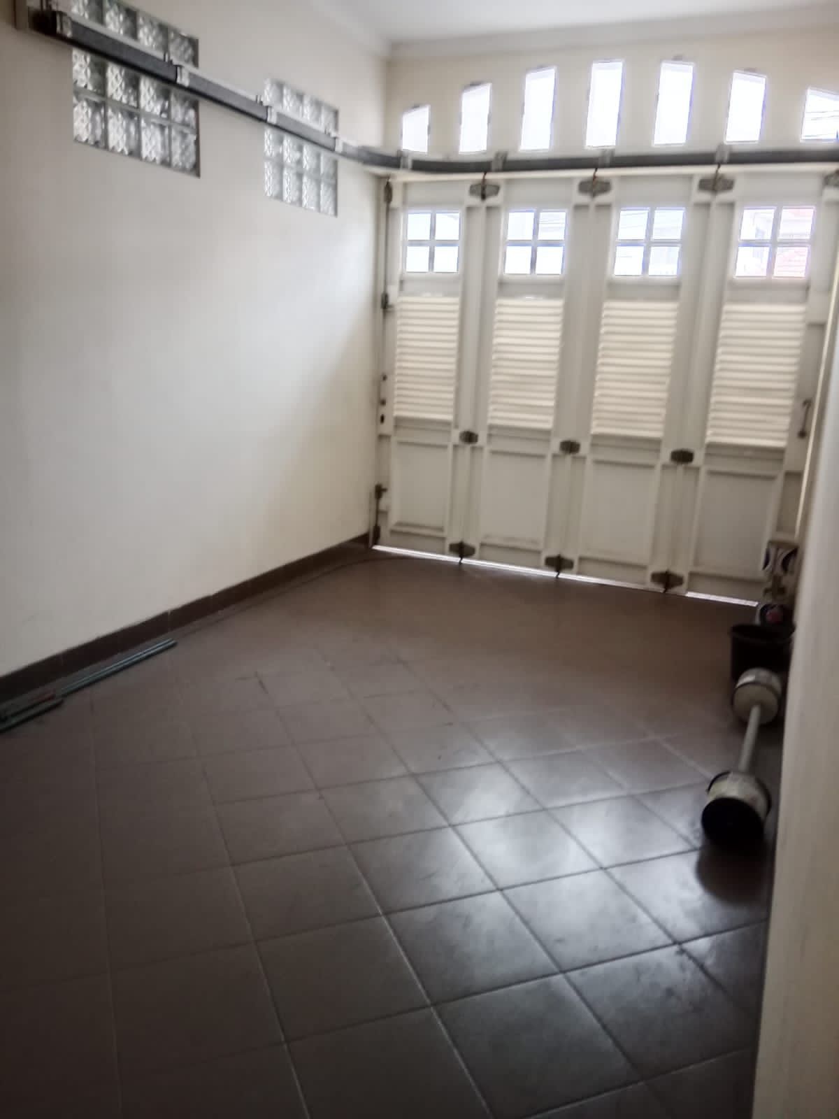 rumah desain semi modern strategis di Pejaten Barat