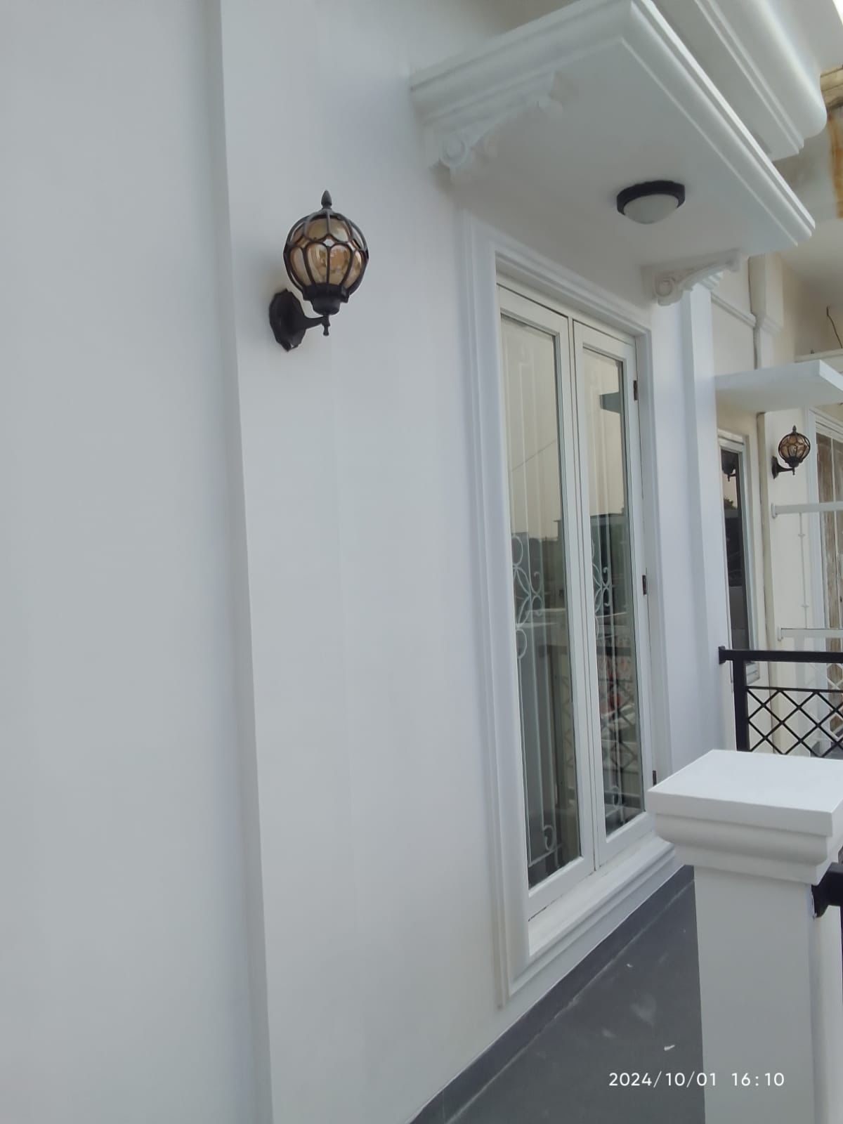 rumah desain semi modern strategis di Pejaten Barat