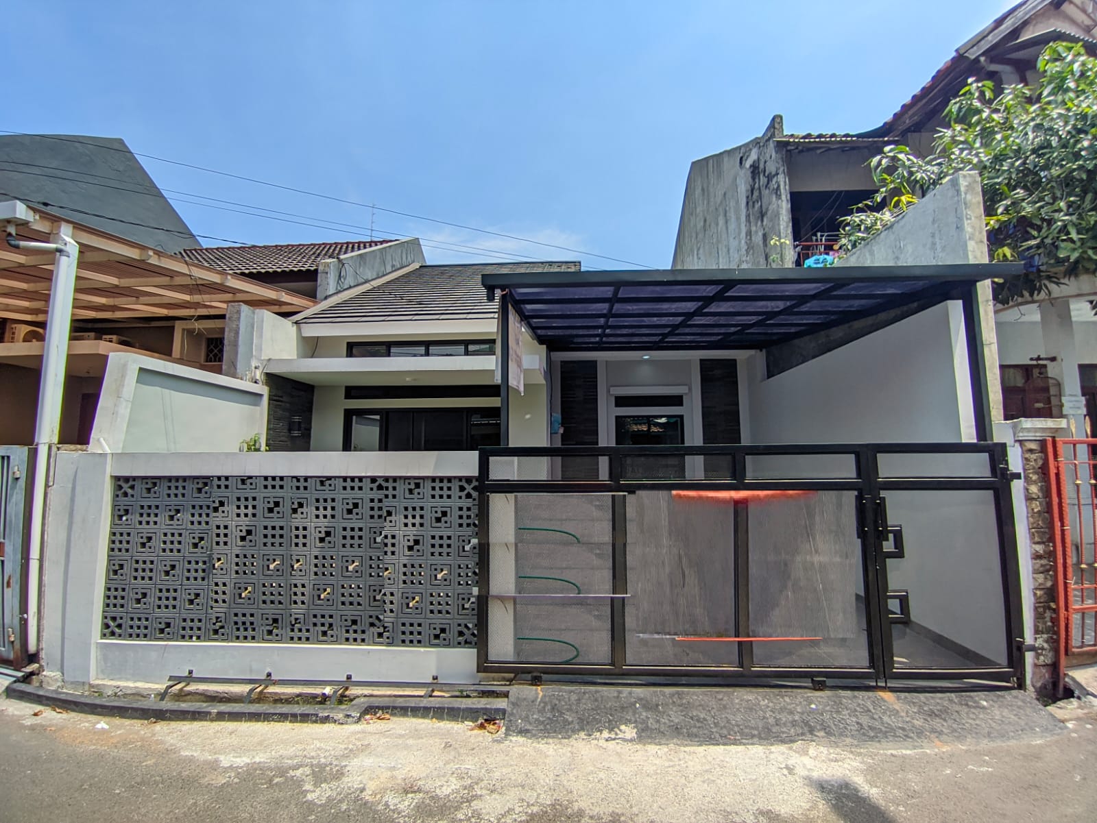 Jual cepat rumah strategis di Jalan Sekelimus Batununggal