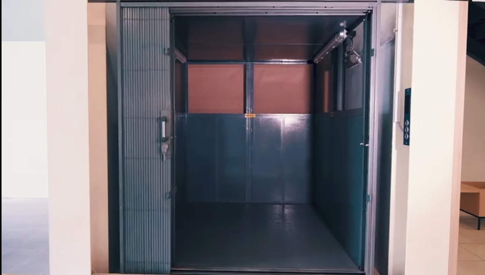 Dijual gedung mini kantor cantik beserta gudang di Pluit