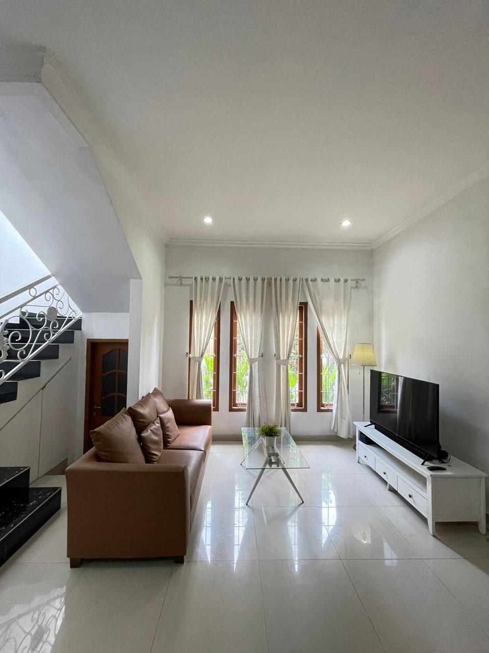 Dijual rumah semi modern full furnish daerah Kebagusan