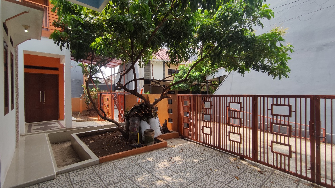 Dijual Rumah 2Lt strategis di belakang kampus UI Depok.