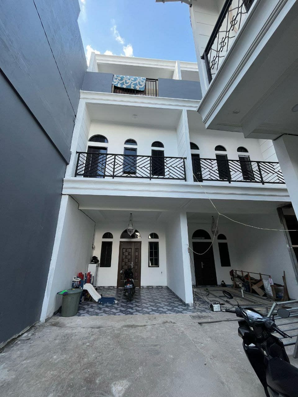 Rumah ready 3lantai dekat Condet Kramat Jati Jakarta Timur