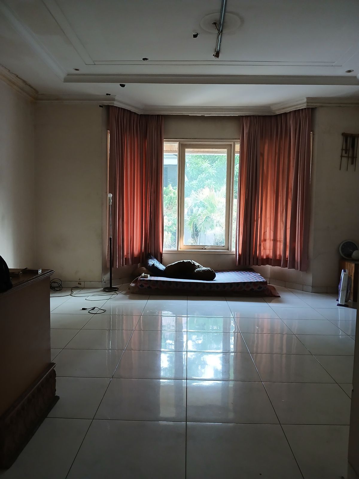 Dijual rumah lama komplek butuh renovasi di Cempaka Putih Tengah