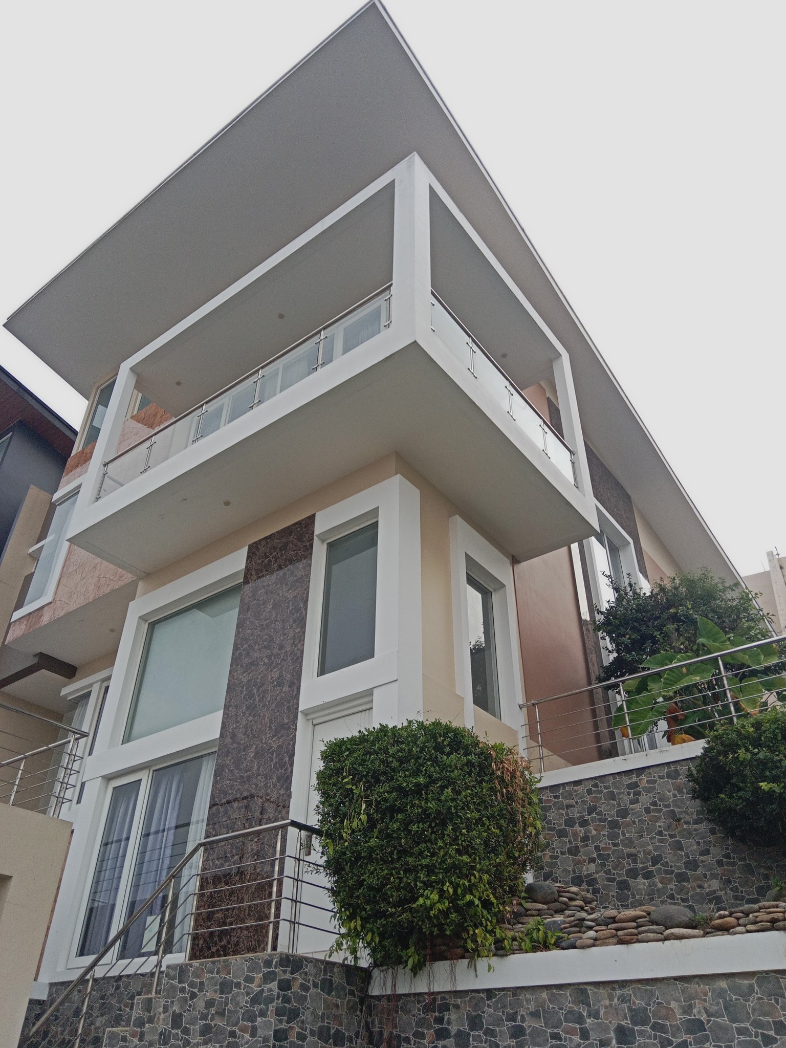 Rumah Mewah Di Kawasan Elite Semarang Barat Bukit Wahid Manyaran