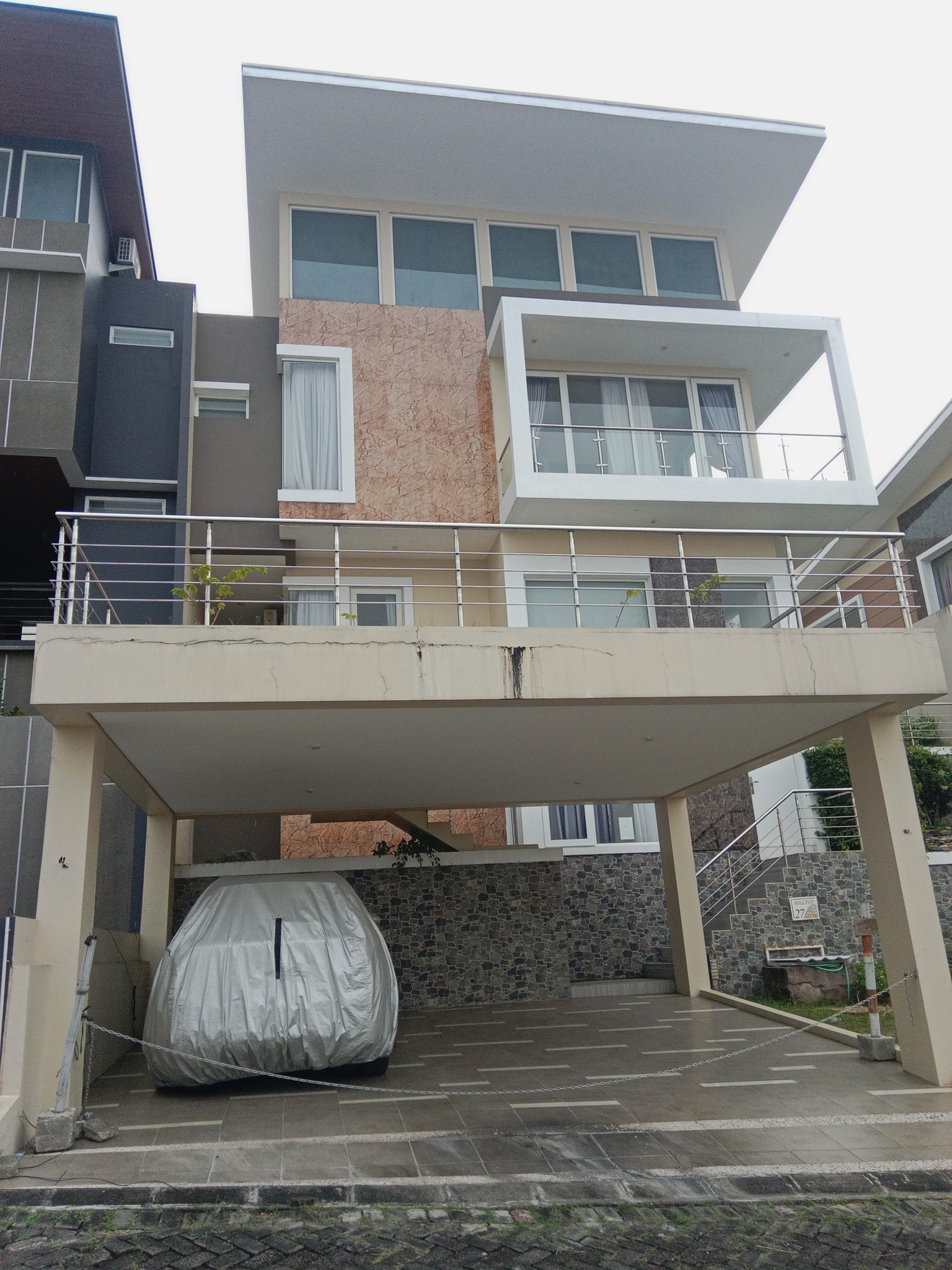 Rumah Mewah Di Kawasan Elite Semarang Barat Bukit Wahid Manyaran