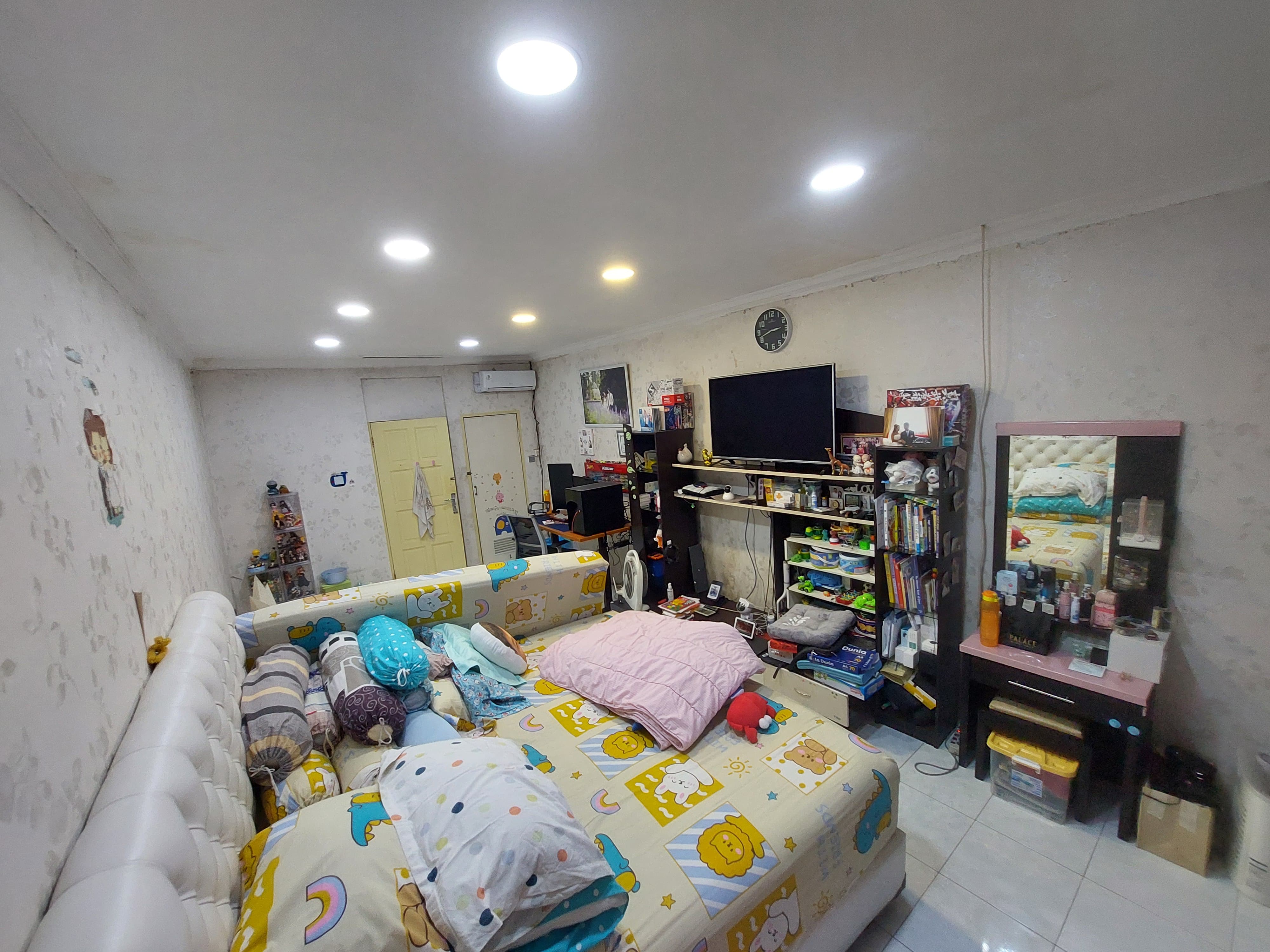 Dijual Rumah Taman Palem Lestari Semi Furnish di Jakarta Barat