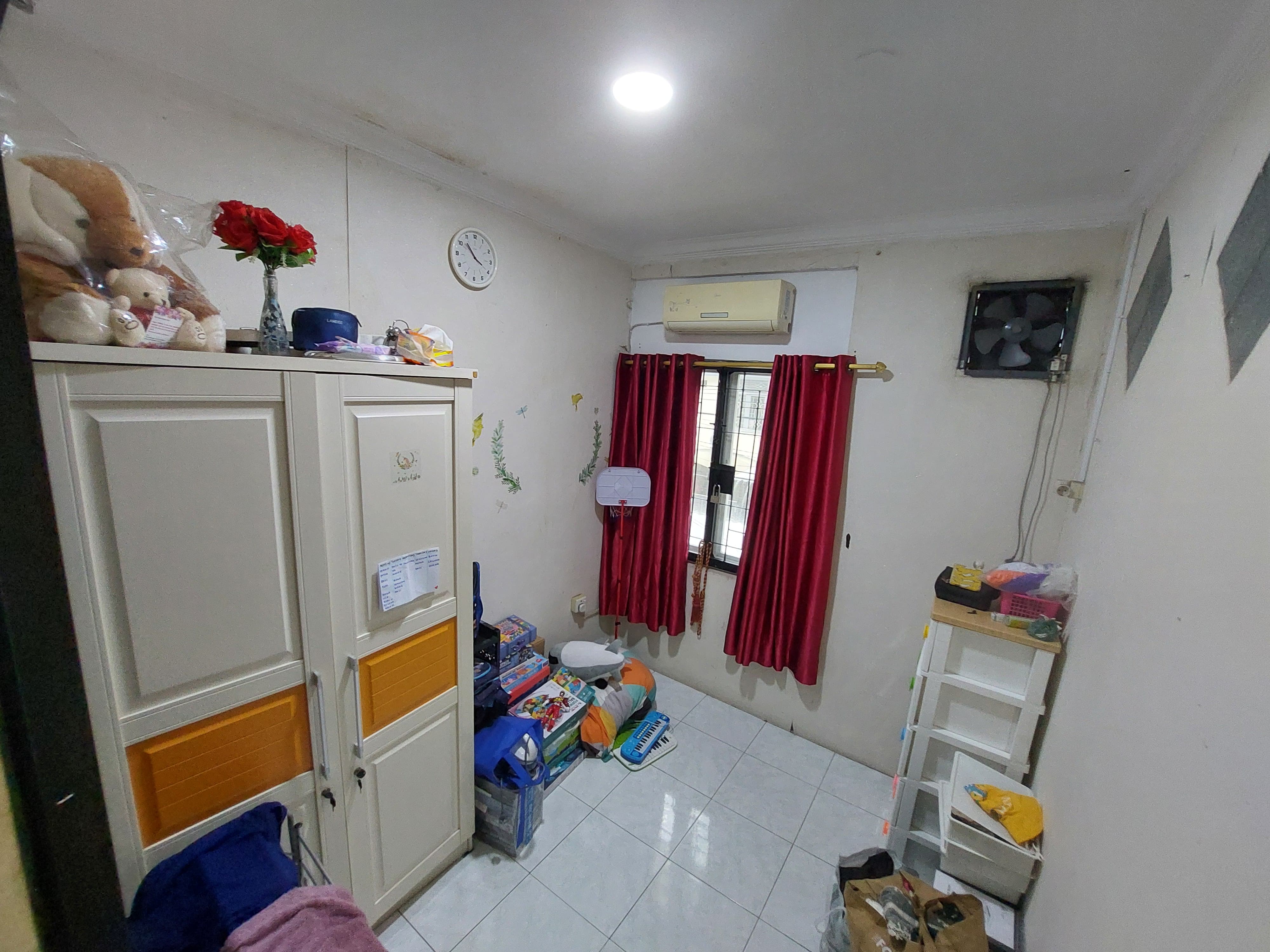 Dijual Rumah Taman Palem Lestari Semi Furnish di Jakarta Barat