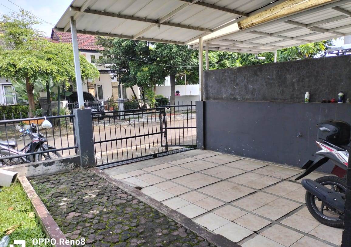 Dijual rumah tanah luas di Komplek Arcamanik Endah Kota Bandung