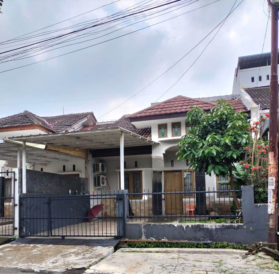 Dijual rumah tanah luas di Komplek Arcamanik Endah Kota Bandung