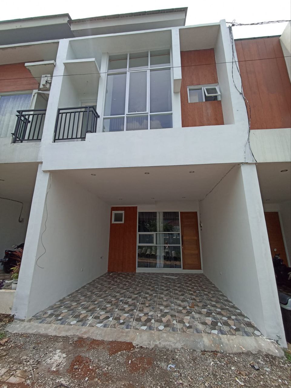 Townhouse Rumah Mezzanine ekat Stasiun Lrt Ciracas Jakarta Timur