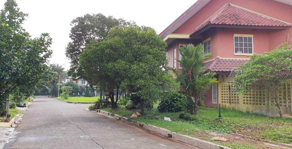 RUMAH DI CLUSTER TAMAN BEVERLY LIPPO CIKARANG