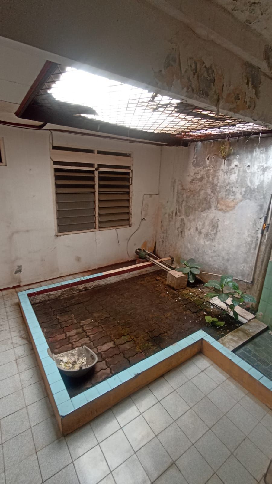 Dijual rumah lama komplek di Serua Indah, Ciputat, Tangsel