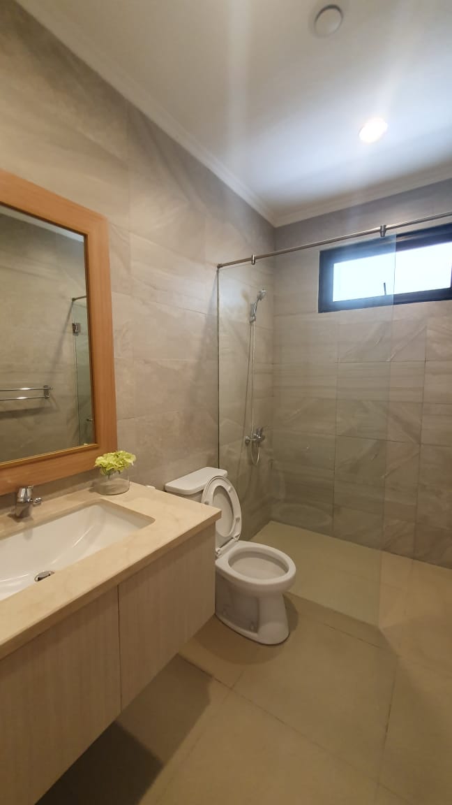 Disewakan 3 bedrooms apartment at Executive Paradise Complex