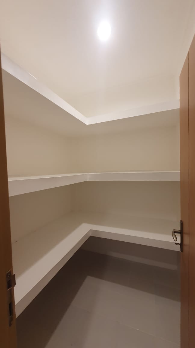 Disewakan 3 bedrooms apartment at Executive Paradise Complex