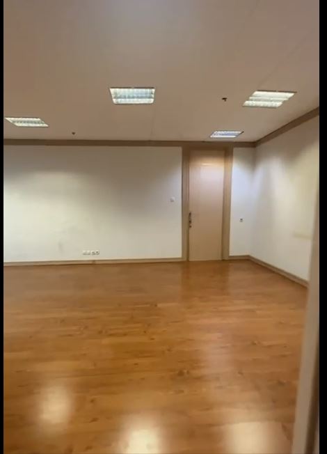 Disewakan office space baru renov di Menara Sudirman Senayan
