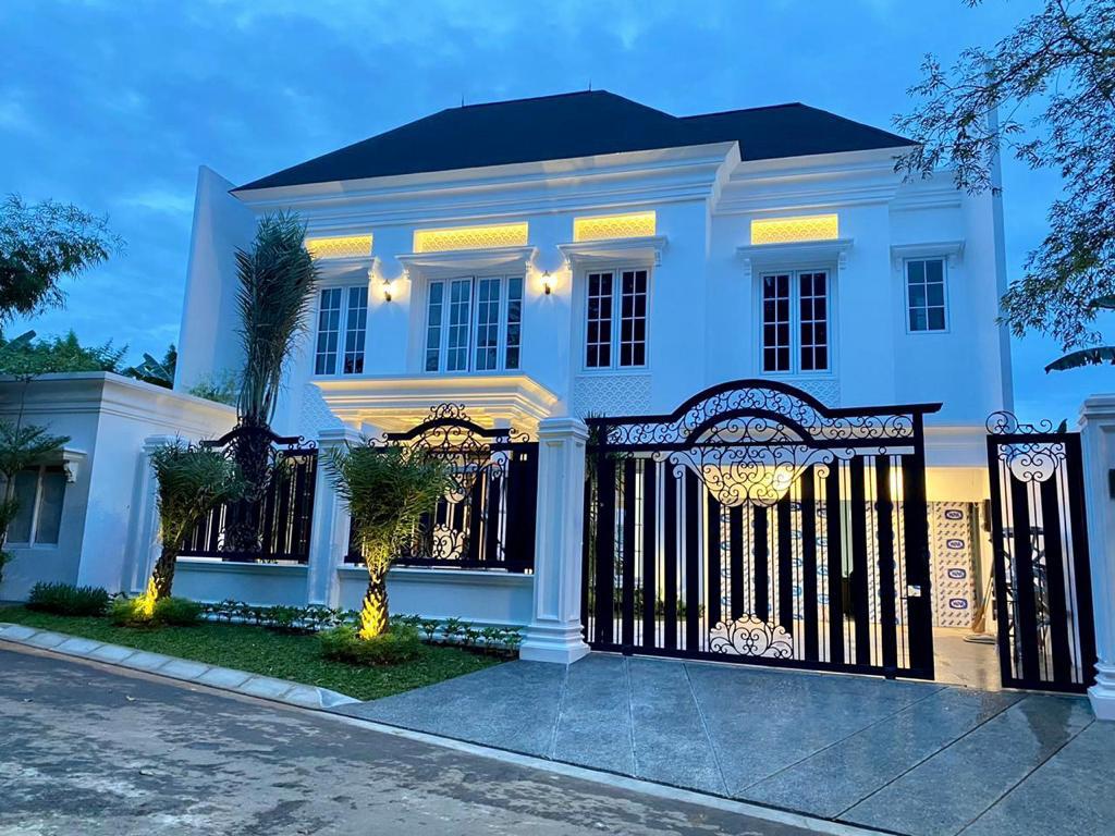Di jual rumah lama komplek di area Cikunir, Jaka Mulya, Bekasi