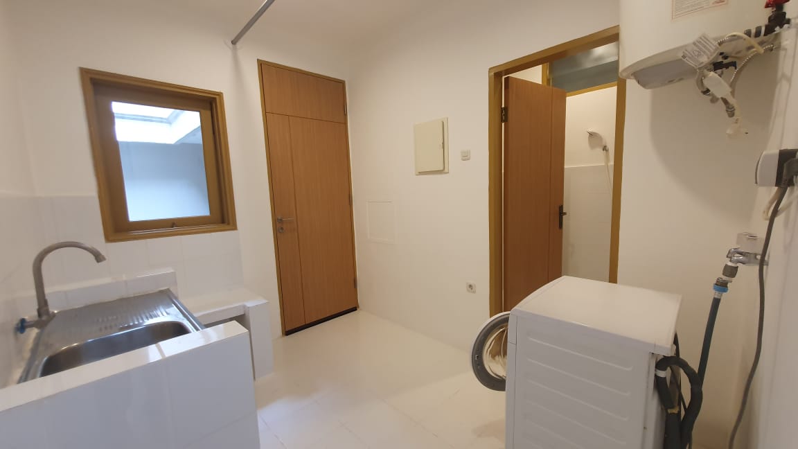 Disewakan 3 bedrooms apartment at Executive Paradise Complex