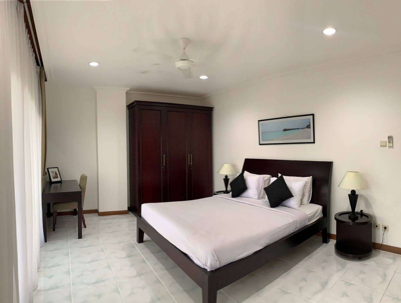 Disewakan 2 bedrooms apartment at Executive Paradise Complex