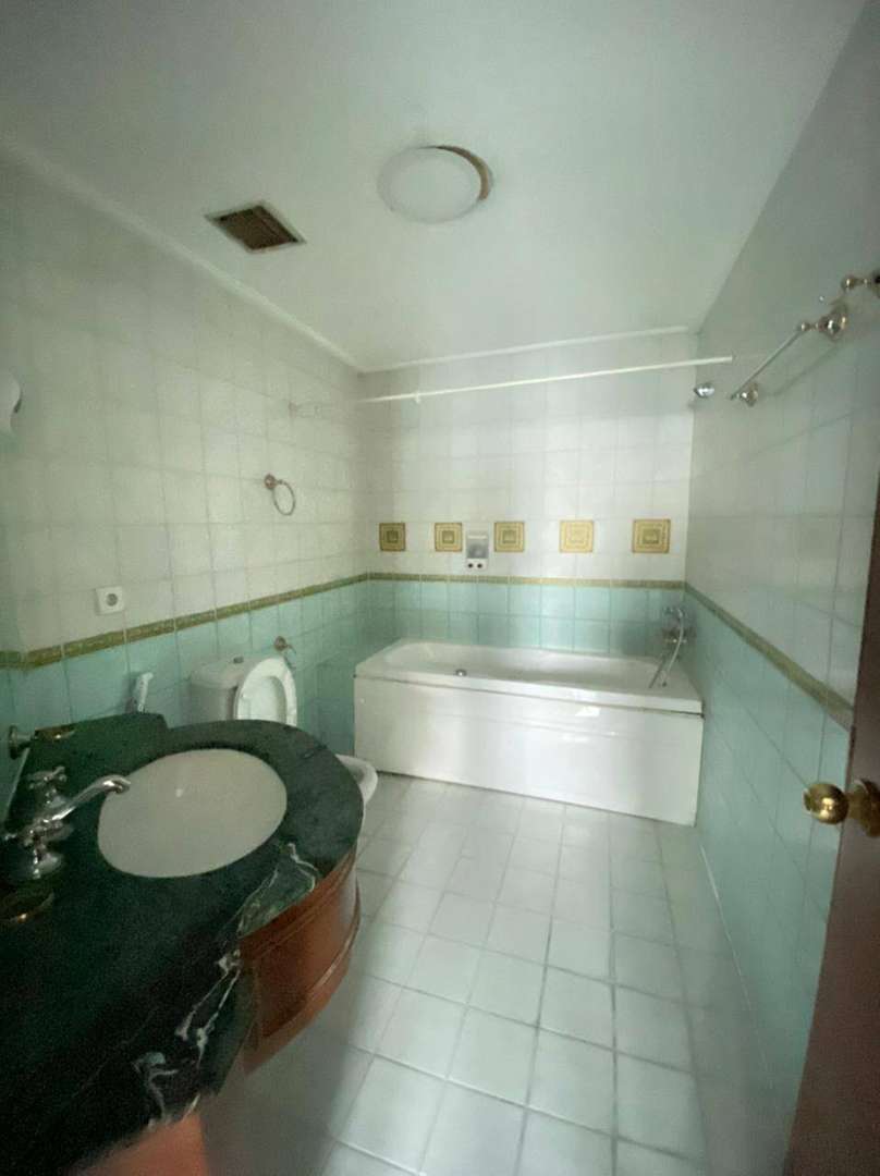 Disewakan CONDOMINIUM REGENCY Lantai 19 , Surabaya